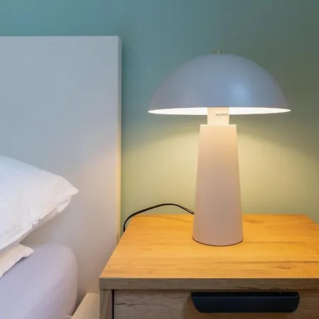 Golden Hour, 2 Bedroom, With Underground Parking * Kraków