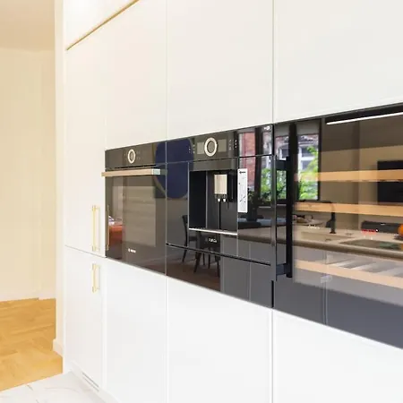 Golden Hour, 2 Bedroom, With Underground Parking Apartament Kraków