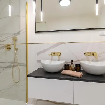 Golden Hour, 2 Bedroom, With Underground Parking Apartament Kraków
