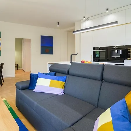 Golden Hour, 2 Bedroom, With Underground Parking Apartament Kraków
