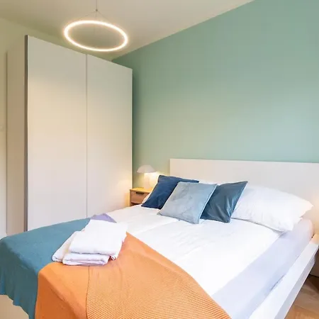 Golden Hour, 2 Bedroom, With Underground Parking * Kraków