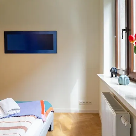 Golden Hour, 2 Bedroom, With Underground Parking Apartament *