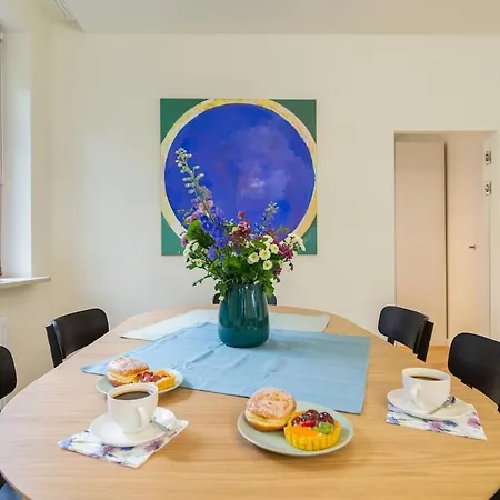 Golden Hour, 2 Bedroom, With Underground Parking Apartament Kraków