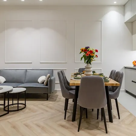 White Magnolia 4 Bedroom Premium And Parking Apartment *