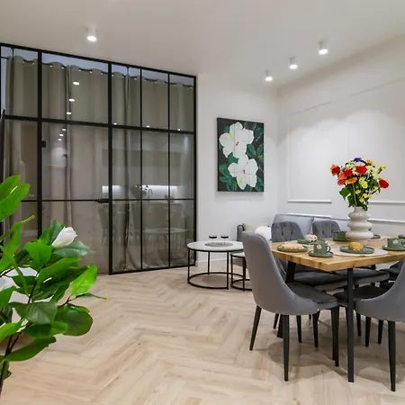 Apartment White Magnolia 4 Bedroom Premium And Parking Krakau