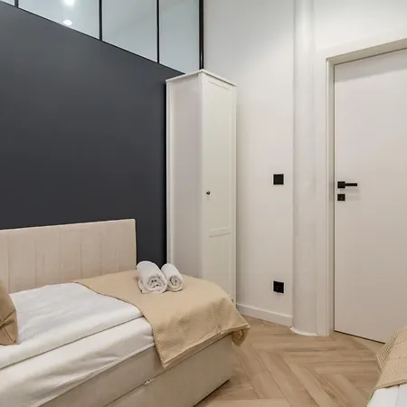 White Magnolia 4 Bedroom Premium And Parking * Krakau