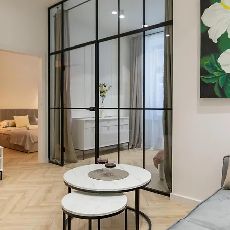 White Magnolia 4 Bedroom Premium And Parking Apartment