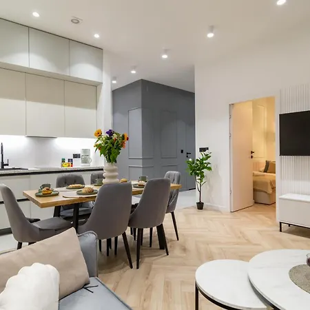 Apartment White Magnolia 4 Bedroom Premium And Parking Krakau
