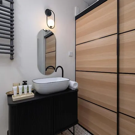 Beautiful With Air Conditioning For 2 Guests By Renters *
