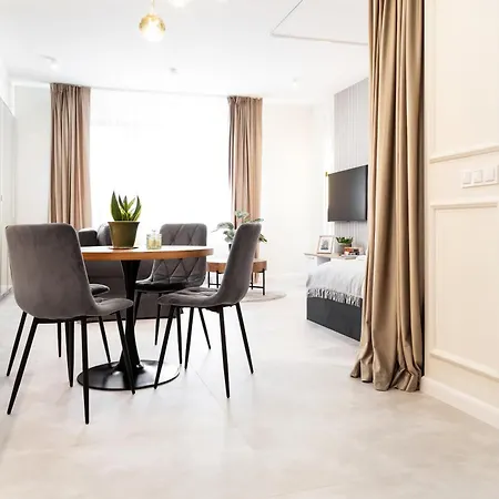 Househost Smolensk Elegant Ac Lift Security Lägenhet *