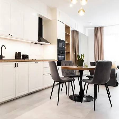 Househost Smolensk Elegant Ac Lift Security Lägenhet Kraków