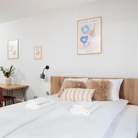 Modern Comfort - Langiewicza - By Upstairs Apartament