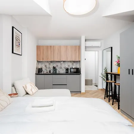 Modern Comfort - Langiewicza - By Upstairs * Kraków