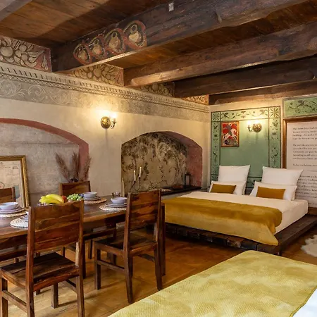 500 Year House - Artistic Historic In Old Town By Staymoovers *
