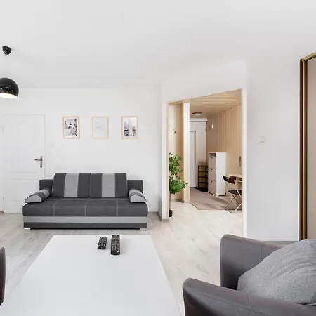 Osiedle Oswiecenia Comfort Apartment By Bookinghost