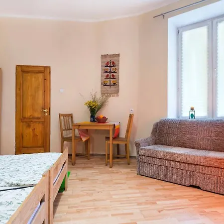 Live Like Locals: Market Square X Jewish District Apartment