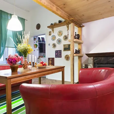 Live Like Locals: Market Square X Jewish District Apartment *