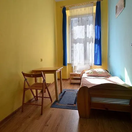 Old Town Luxe Retreat - King Bed - Steps To Main Square Apartment *