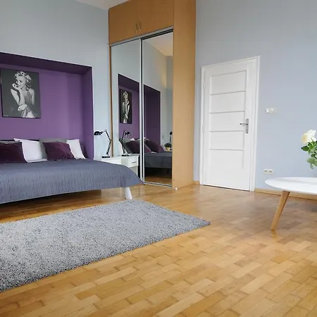 Hollywood Apartament