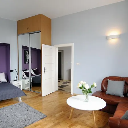 Hollywood Apartament *
