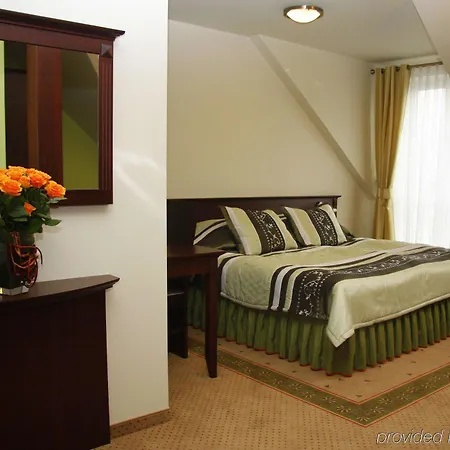 Bed & Breakfast Dworek Magnat 3*