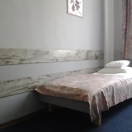 Red Carpet Hostel *