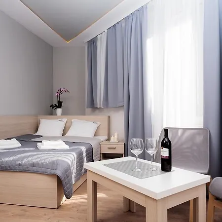 Platinia - Komfortowe Stare Apartmanhotel 3*