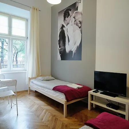 Hollywood Hostel *