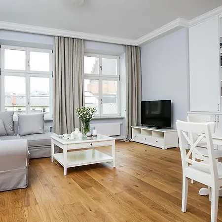 Mint Luxury At The Main Square Apartment