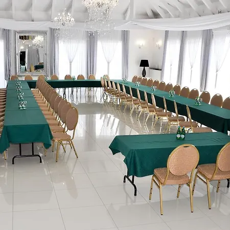 Junior Otel