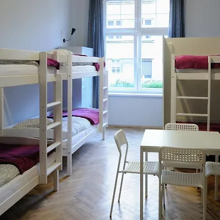 Hollywood Hostel *