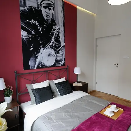 Hollywood Hostel