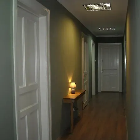 Quarto em Acomodações Particulares Words & Swords