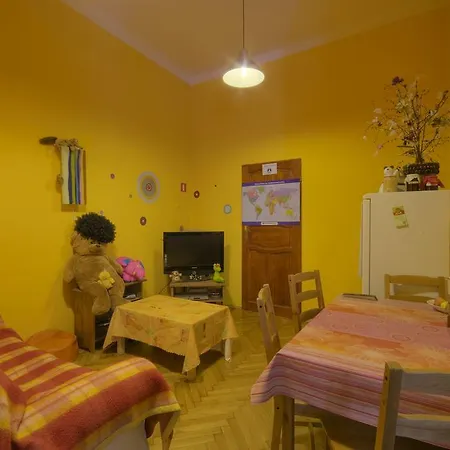 Hostel 70s