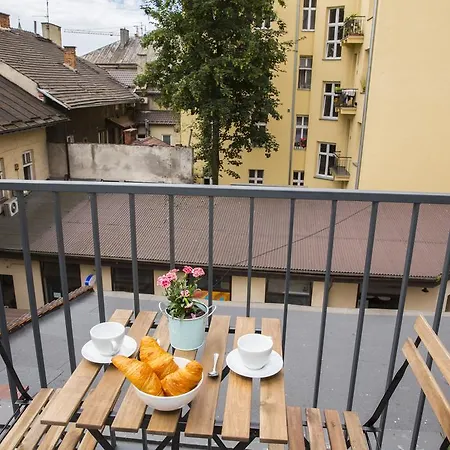 Apartment Udanypobyt Studio Rejtana 11 *