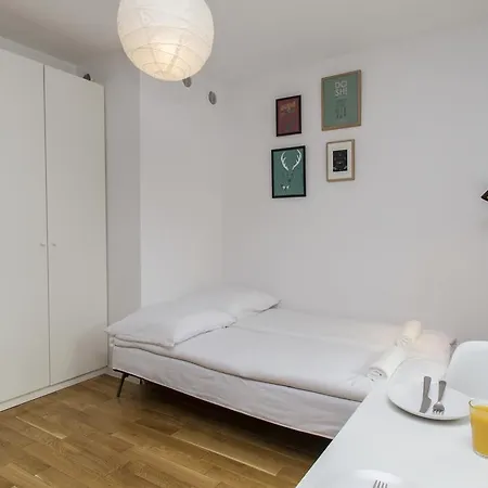 Udanypobyt Studio Rejtana 11