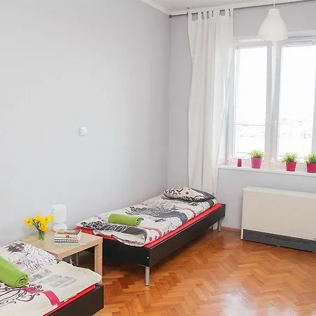 לינה וארוחת בוקר Okay House 2*