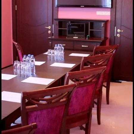 Dworek Magnat Bed & Breakfast 3*