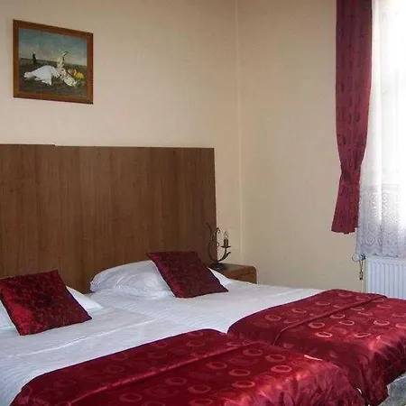 Astor Bed & Breakfast 3*