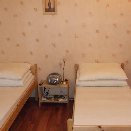 Old Walls Hostel *