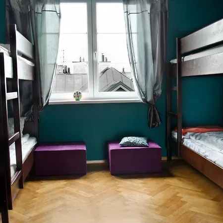 Tramp Aparthostel Hostel *