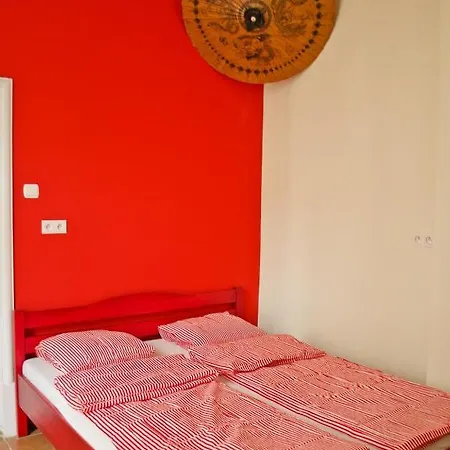 Tramp Aparthostel Hostel *