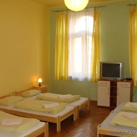 Al Fresco Hostel