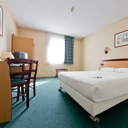 Hotel Campanile Old Town 3*