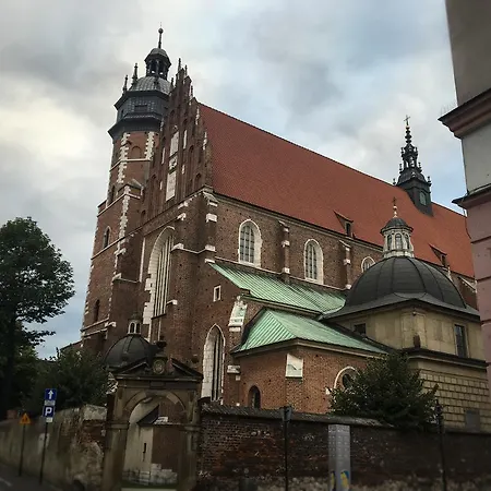 Z Ogrodem Przy Starej Zajezdni Kraków