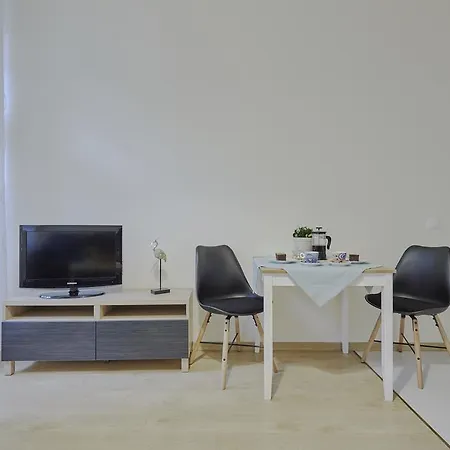 Alicja Apartment *
