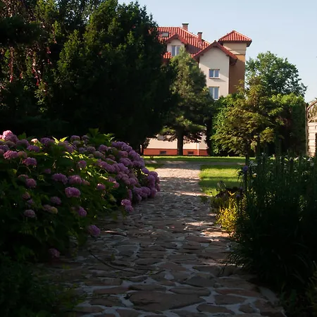Hotel Domus Mater