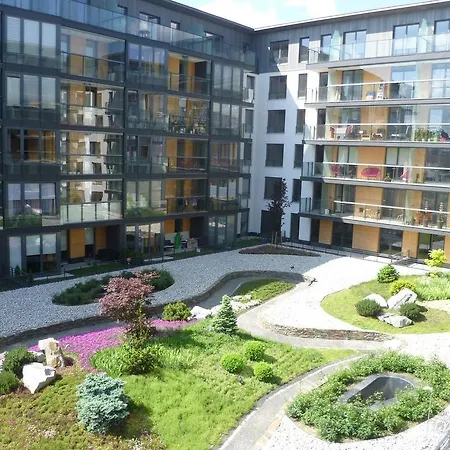 Garden Apartment Cracow- Shopping Mall 1Min, Underground Parking, Family Friendly, City Center Apartment *