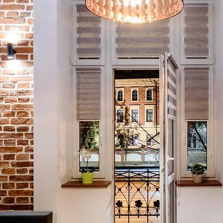 2 Nights Apartments - Great Location, Right Next To Main Rail And Bus Station, 10 Min To Main Square By Foot Krakow