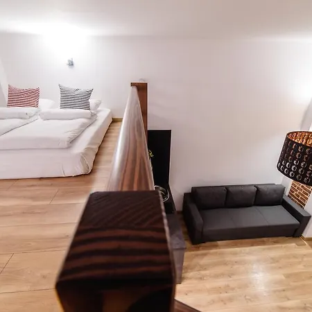 Aparthotel 2 Nights Apartments - Great Location, Right Next To Main Rail And Bus Station, 10 Min To Main Square By Foot 3*